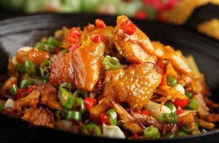 如(rú)何用(yòng)麻辣香鍋調料做(zuò)出香噴噴的(de)小(xiǎo)炒雞？